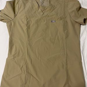 Performance 1 pocket figs scrub top